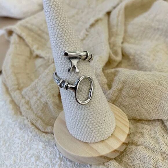 Adjustable Silver Plated Skeleton Key Ring - Picture 1 of 8